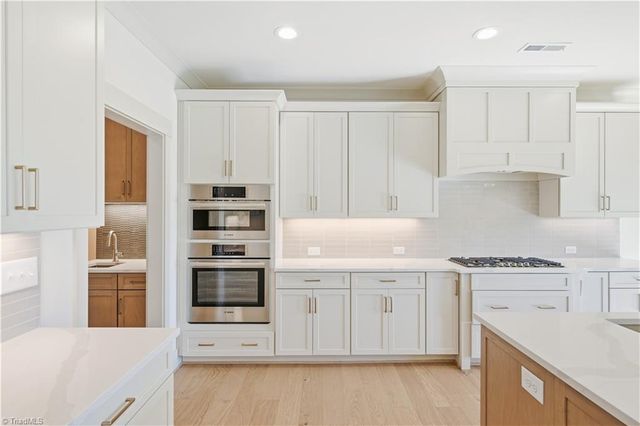 1336 Maple Chase Lane, Winston-salem, NC 27106