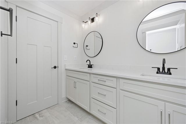 1336 Maple Chase Lane, Winston-salem, NC 27106