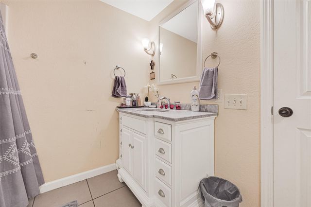 6907 Waxahachie Street, Houston, TX 77020