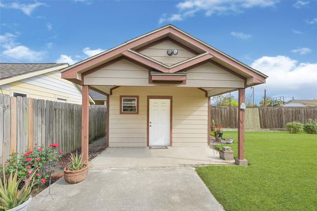 6907 Waxahachie Street, Houston, TX 77020