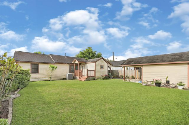 6907 Waxahachie Street, Houston, TX 77020