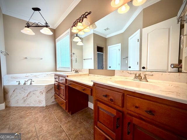 110 Holly Lakes Drive, Dublin, GA 31021