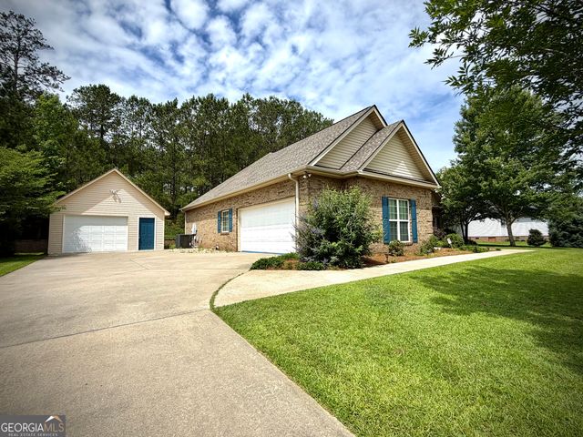 110 Holly Lakes Drive, Dublin, GA 31021