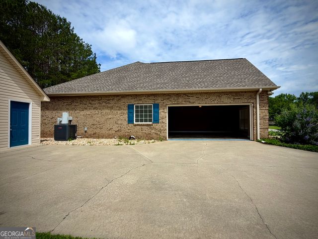 110 Holly Lakes Drive, Dublin, GA 31021