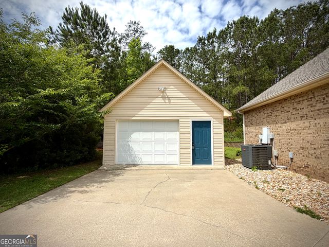 110 Holly Lakes Drive, Dublin, GA 31021