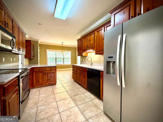 110 Holly Lakes Drive, Dublin, GA 31021