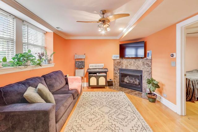 2135 N Kedzie Boulevard G, Chicago, IL 60647