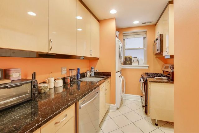 2135 N Kedzie Boulevard G, Chicago, IL 60647