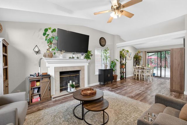 9332 Mapleview Way, Elk Grove, CA 95758