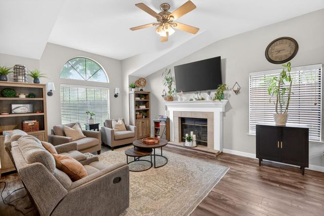9332 Mapleview Way, Elk Grove, CA 95758