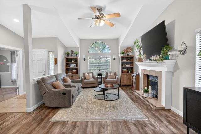 9332 Mapleview Way, Elk Grove, CA 95758