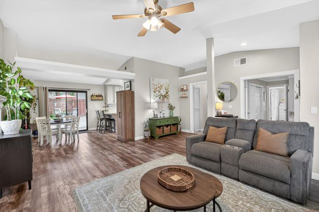 9332 Mapleview Way, Elk Grove, CA 95758