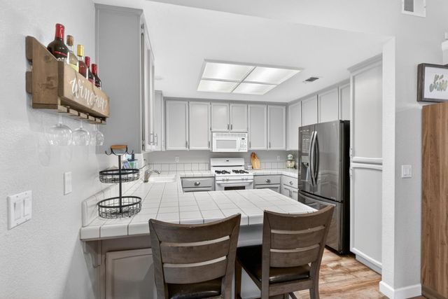9332 Mapleview Way, Elk Grove, CA 95758