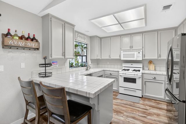9332 Mapleview Way, Elk Grove, CA 95758