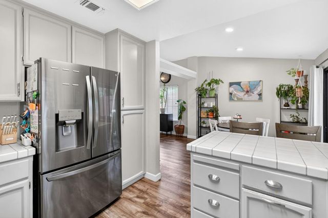 9332 Mapleview Way, Elk Grove, CA 95758