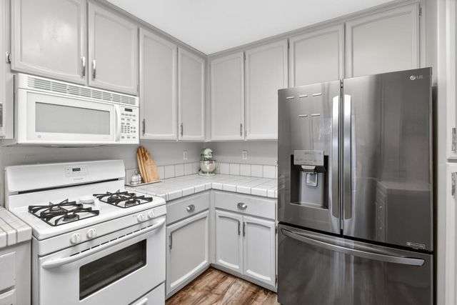 9332 Mapleview Way, Elk Grove, CA 95758