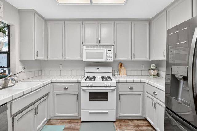 9332 Mapleview Way, Elk Grove, CA 95758