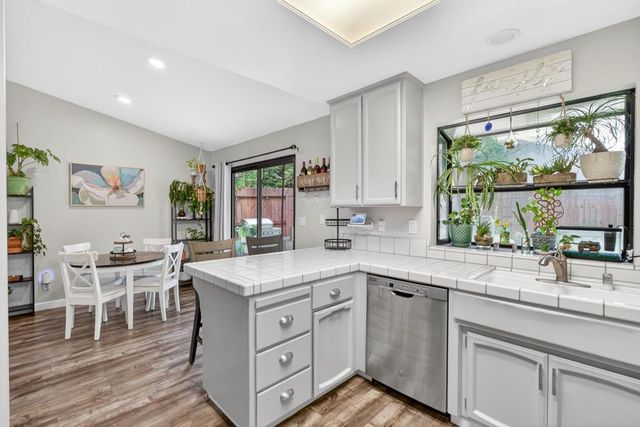 9332 Mapleview Way, Elk Grove, CA 95758