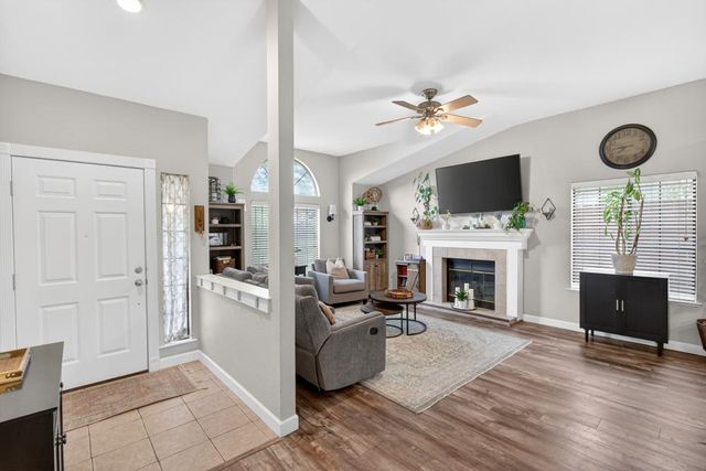 9332 Mapleview Way, Elk Grove, CA 95758