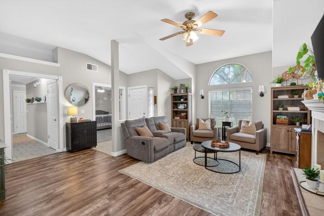 9332 Mapleview Way, Elk Grove, CA 95758