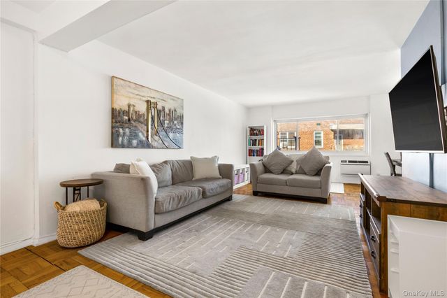 45 E Hartsdale Avenue 6L, Hartsdale, NY 10530