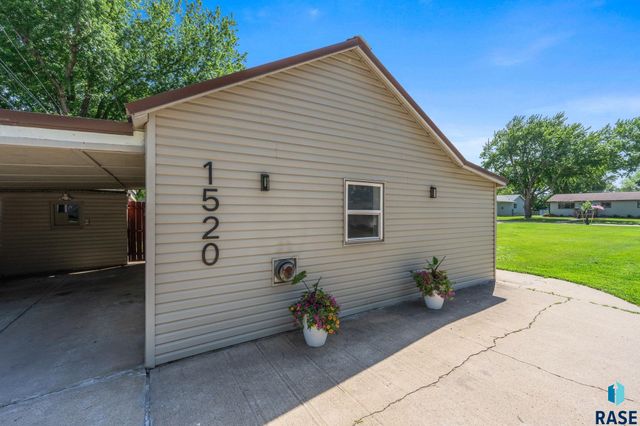 1520 N Highland Ave Avenue, Sioux Falls, SD 57103
