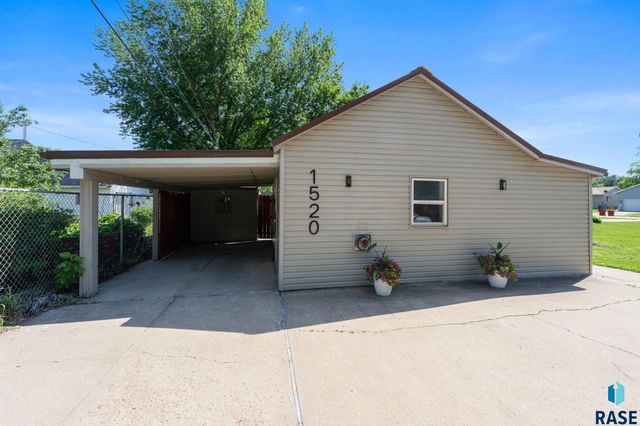 1520 N Highland Ave Avenue, Sioux Falls, SD 57103