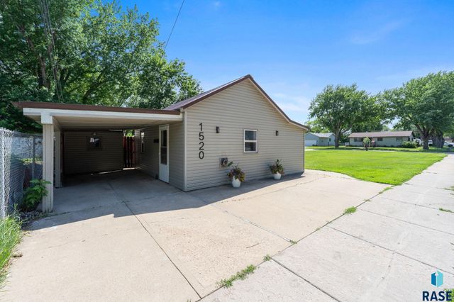1520 N Highland Ave Avenue, Sioux Falls, SD 57103