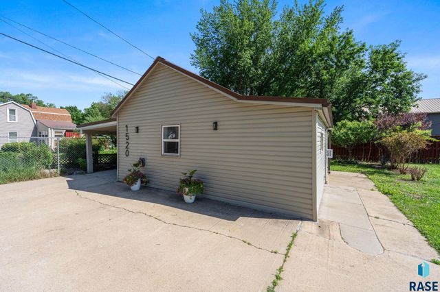 1520 N Highland Ave Avenue, Sioux Falls, SD 57103