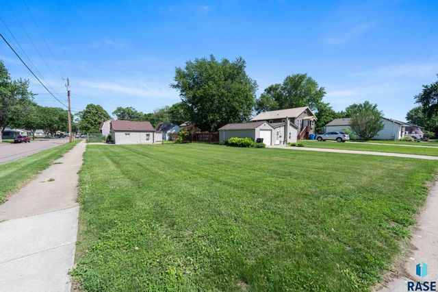 1520 N Highland Ave Avenue, Sioux Falls, SD 57103