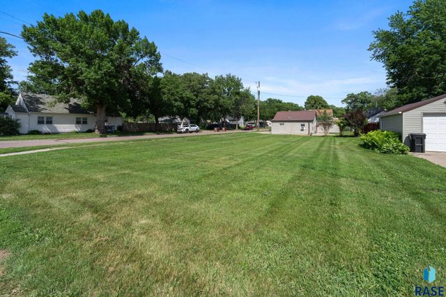 1520 N Highland Ave Avenue, Sioux Falls, SD 57103