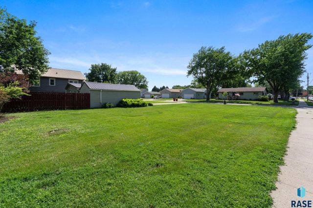 1520 N Highland Ave Avenue, Sioux Falls, SD 57103