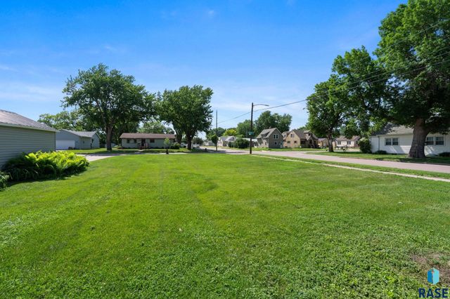 1520 N Highland Ave Avenue, Sioux Falls, SD 57103