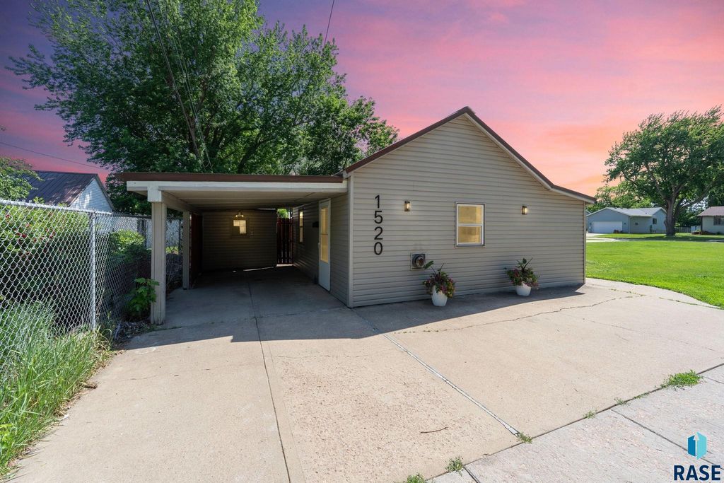 1520 N Highland Ave Avenue, Sioux Falls, SD 57103