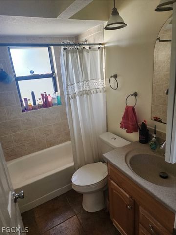 2102 SE 8th TER, Cape Coral, FL 33990