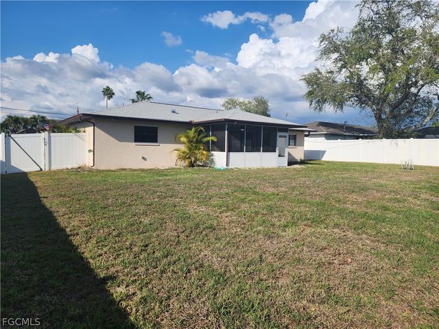 2102 SE 8th TER, Cape Coral, FL 33990