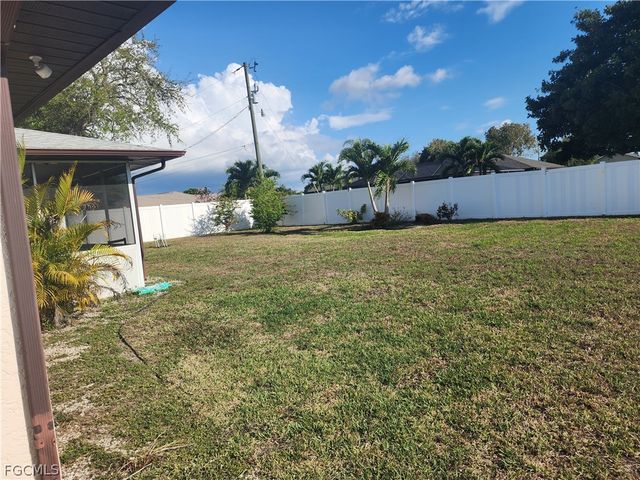 2102 SE 8th TER, Cape Coral, FL 33990