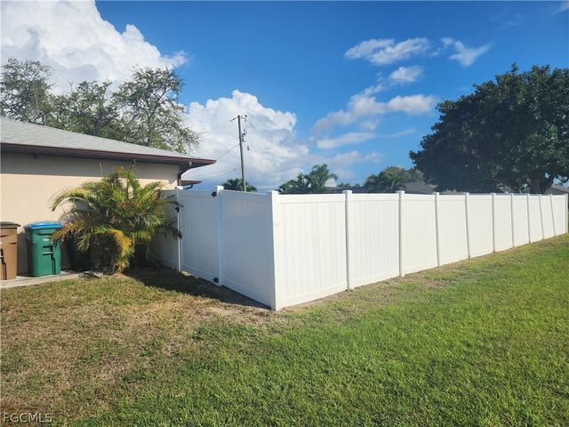 2102 SE 8th TER, Cape Coral, FL 33990