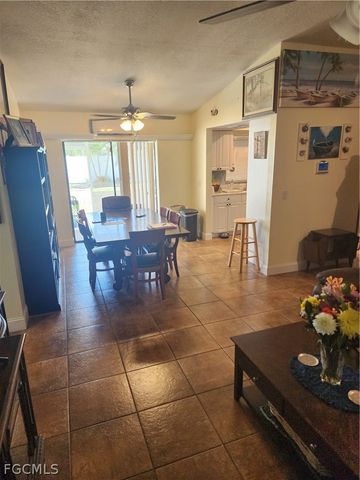 2102 SE 8th TER, Cape Coral, FL 33990