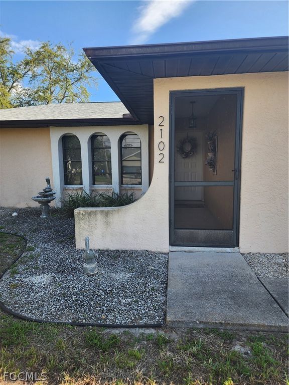 2102 SE 8th TER, Cape Coral, FL 33990