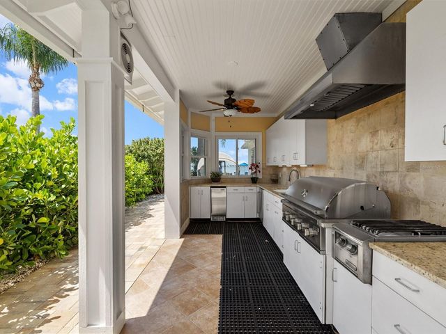 1828 VENETIAN POINT DRIVE, Clearwater, FL 33755