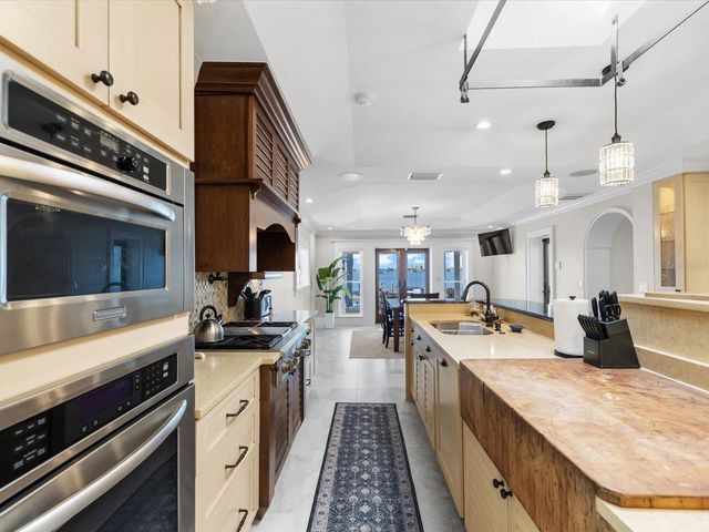 1828 VENETIAN POINT DRIVE, Clearwater, FL 33755