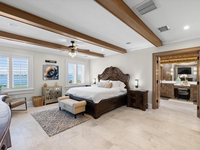 1828 VENETIAN POINT DRIVE, Clearwater, FL 33755