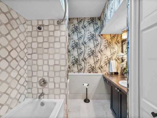 1828 VENETIAN POINT DRIVE, Clearwater, FL 33755