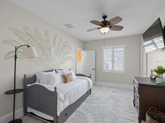 1828 VENETIAN POINT DRIVE, Clearwater, FL 33755