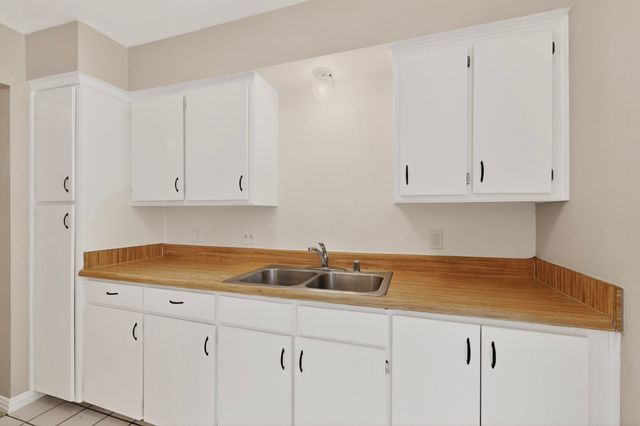 5908 Willow Valley Drive, Arlington, TX 76017
