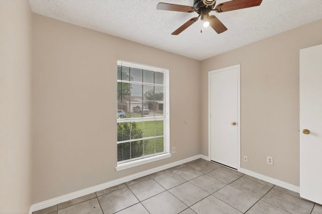5908 Willow Valley Drive, Arlington, TX 76017