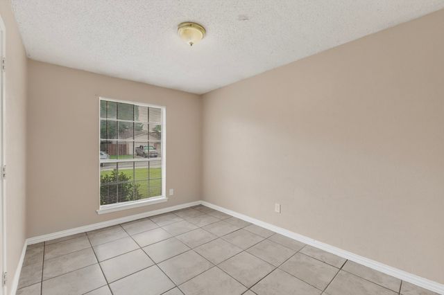 5908 Willow Valley Drive, Arlington, TX 76017
