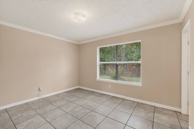 5908 Willow Valley Drive, Arlington, TX 76017