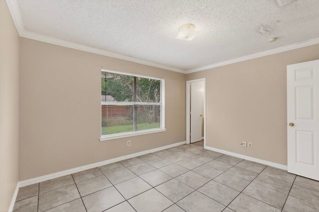 5908 Willow Valley Drive, Arlington, TX 76017